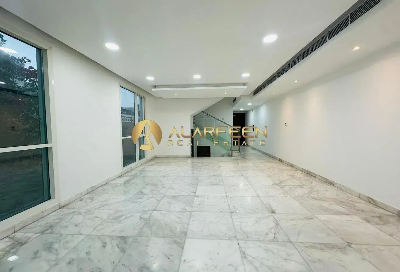 4Br+Maid | Fitted Kitchen | Community View