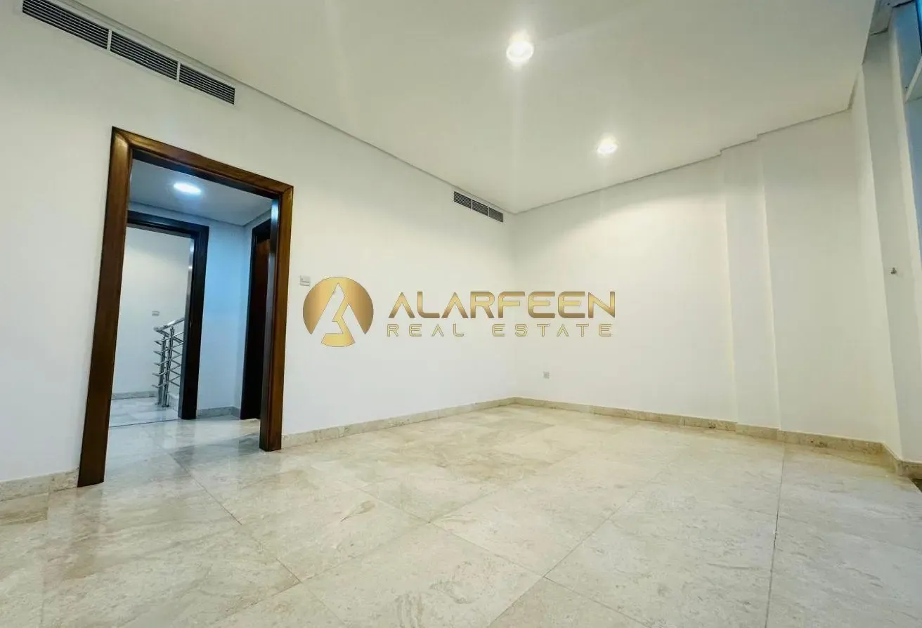 4Br+Maid | Fitted Kitchen | Community View