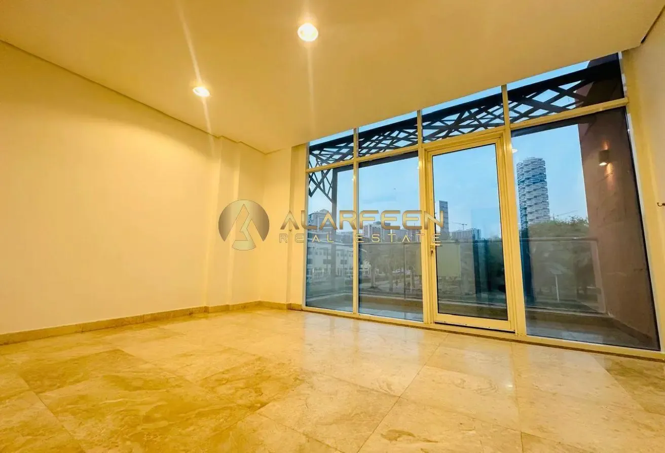 4Br+Maid | Fitted Kitchen | Community View