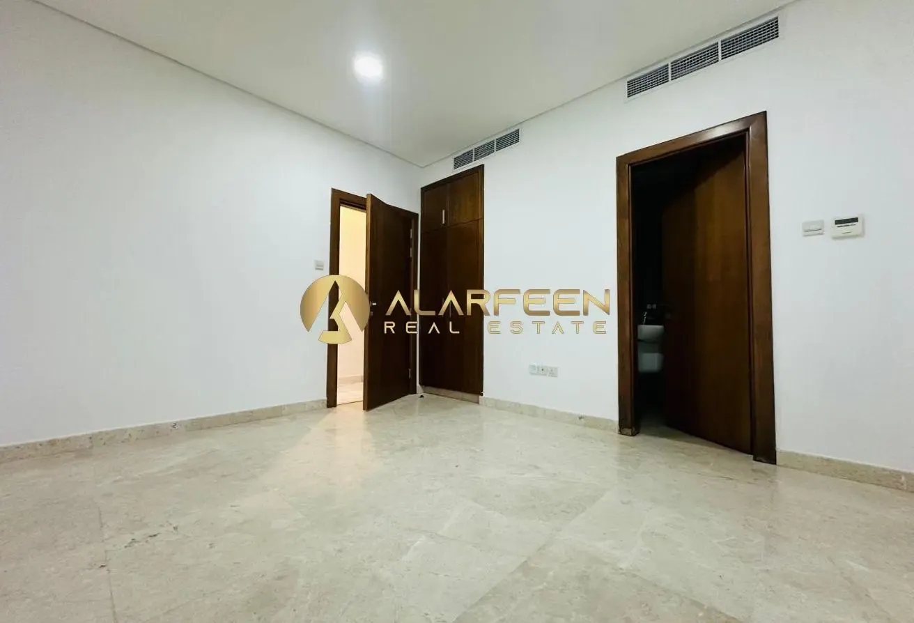 4Br+Maid | Fitted Kitchen | Community View