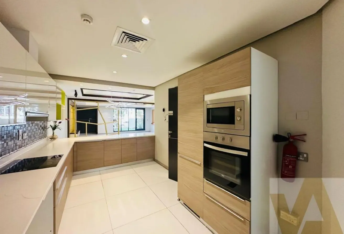 Middle Villa | Fully Upgraded | Vacant Soon