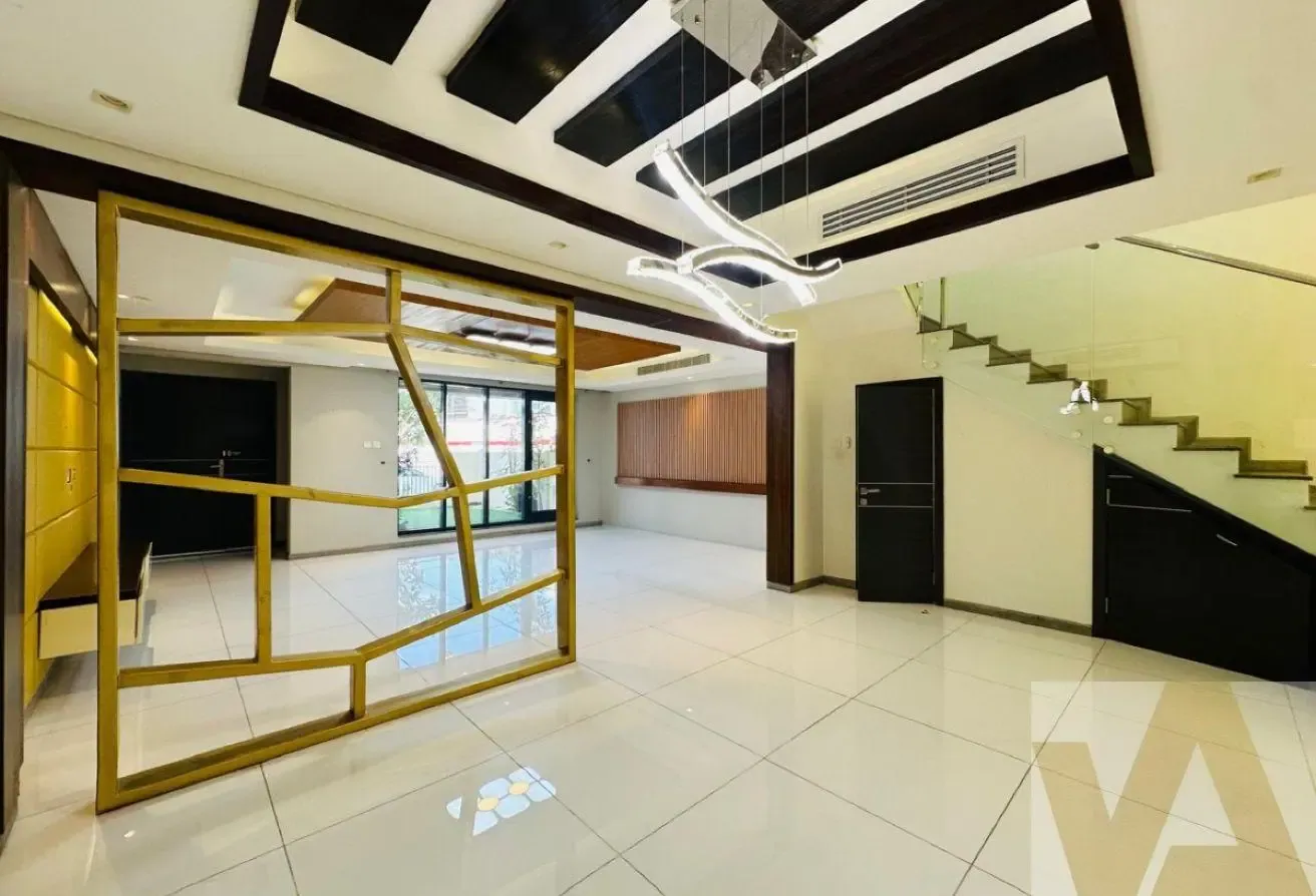 Middle Villa | Fully Upgraded | Vacant Soon