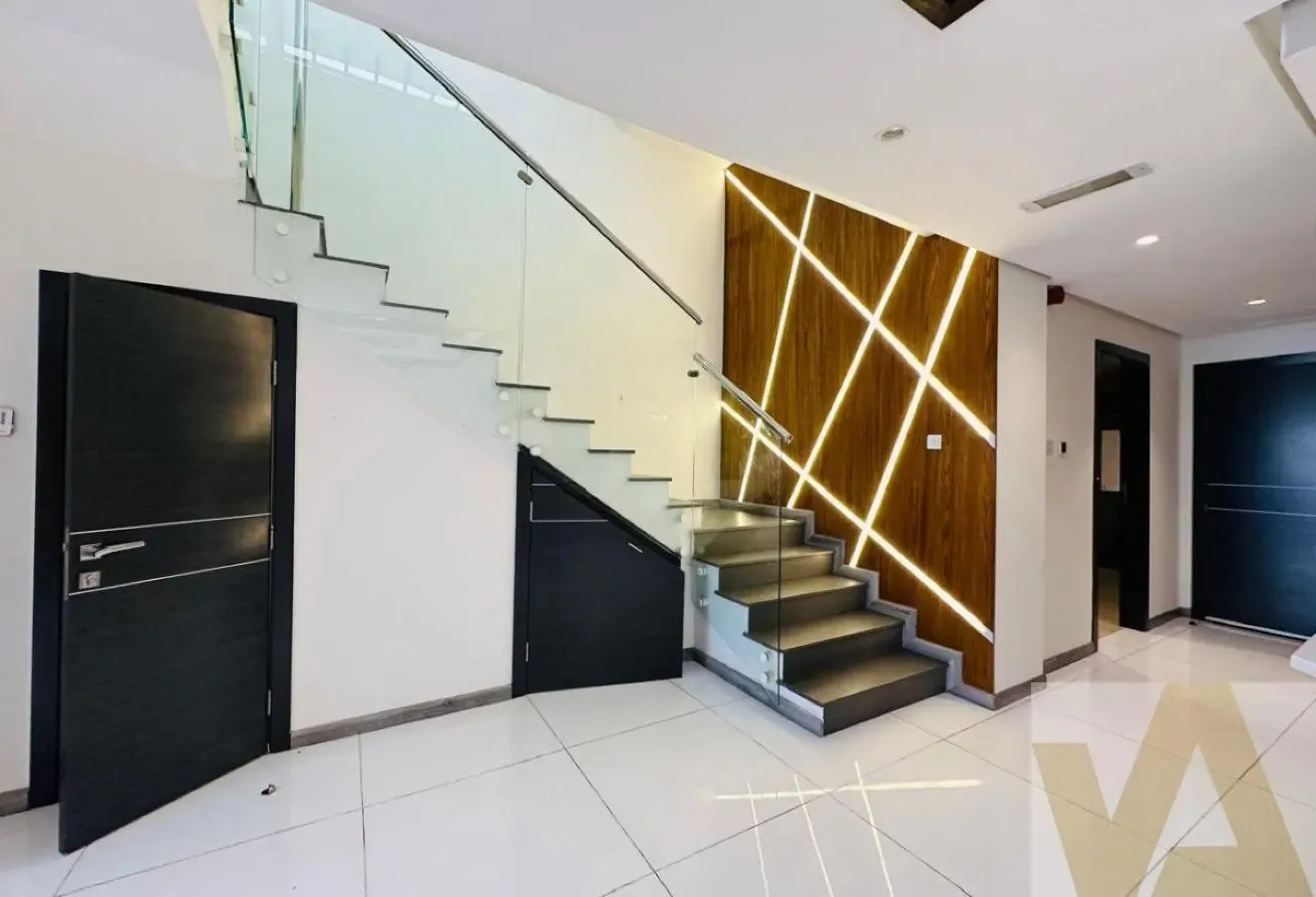 Middle Villa | Fully Upgraded | Vacant Soon