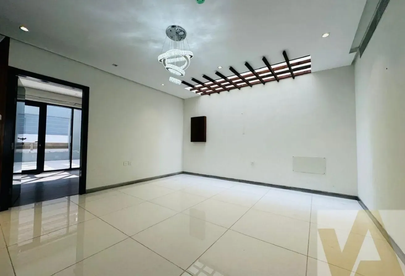 Middle Villa | Fully Upgraded | Vacant Soon