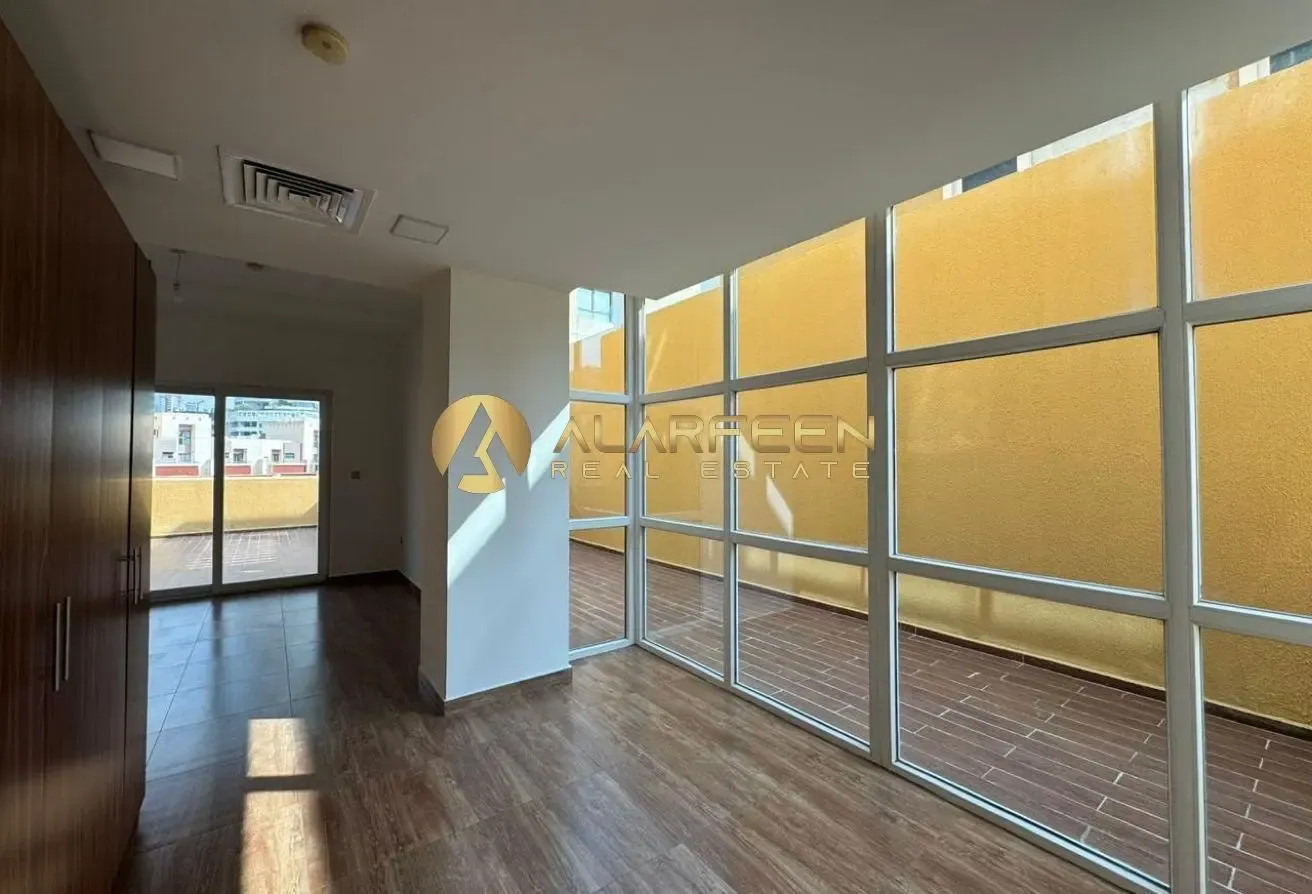 4BR + Maid's Room | Massive lay out | Near to Park