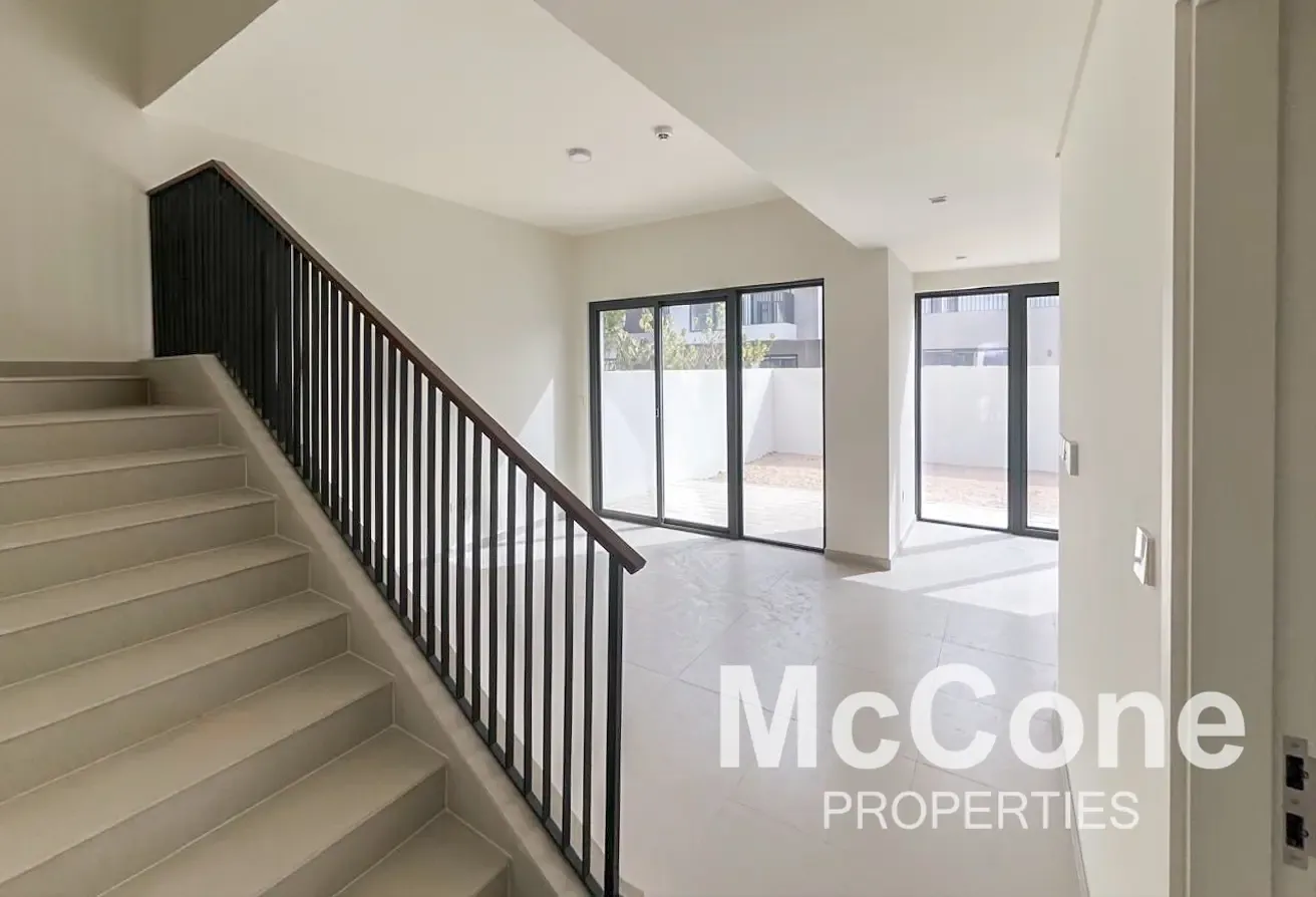 Spacious | Single Row | Facing Park