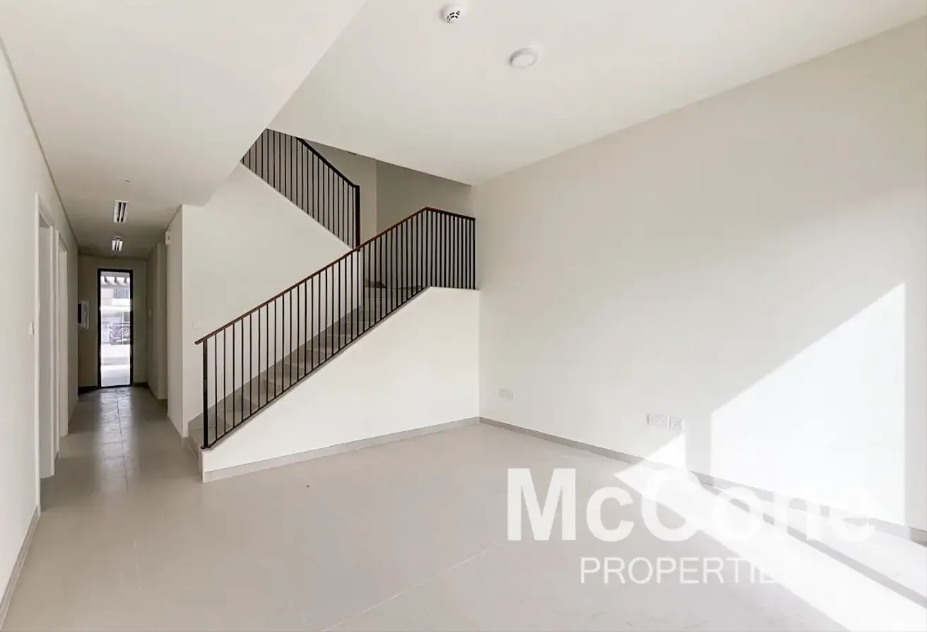 Spacious | Single Row | Facing Park