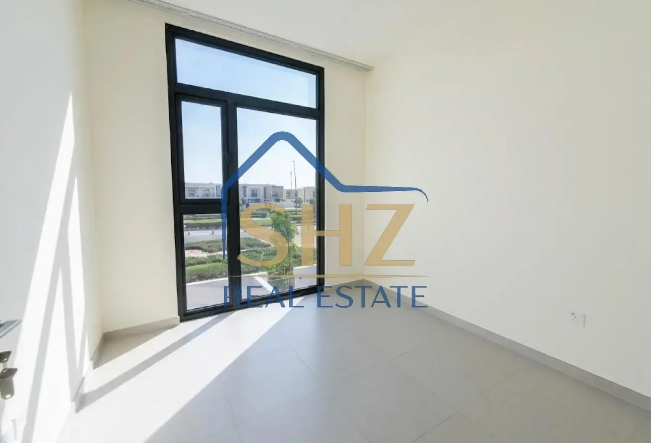 Single Row | 4 Cheques | Landscaped | Vacant