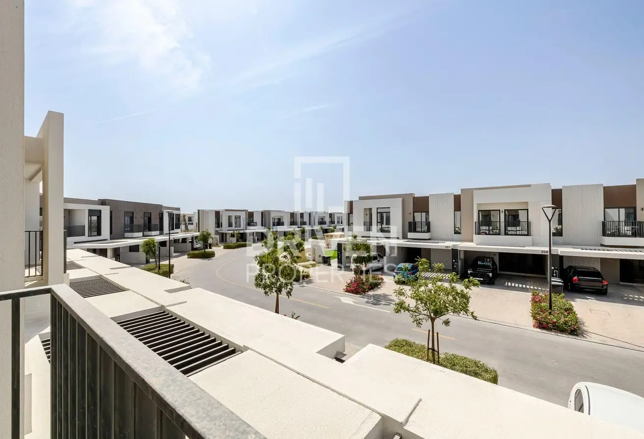 Single Row | Ready to Move in | Spacious Unit
