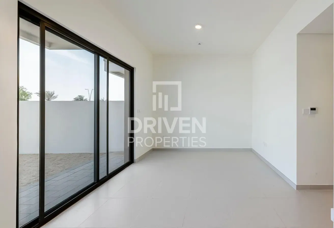 Single Row | Ready to Move in | Spacious  Unit