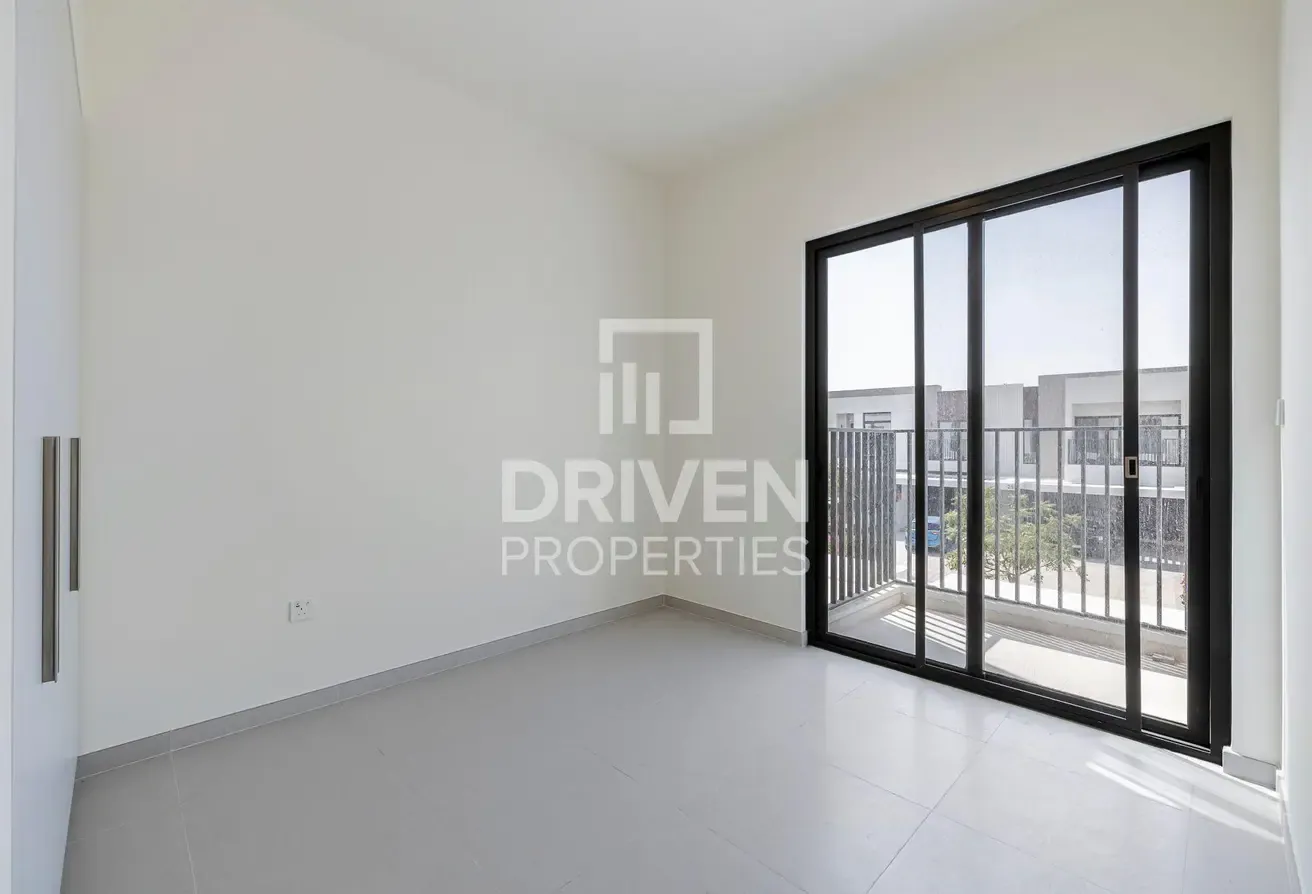 Single Row | Ready to Move in | Spacious  Unit