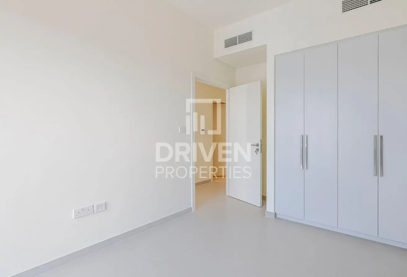 Single Row | Ready to Move in | Spacious  Unit