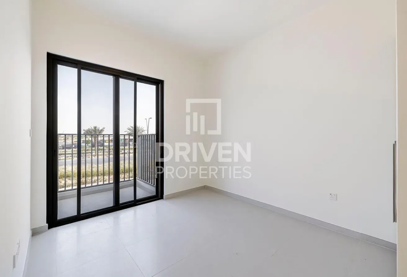 Single Row | Ready to Move in | Spacious  Unit