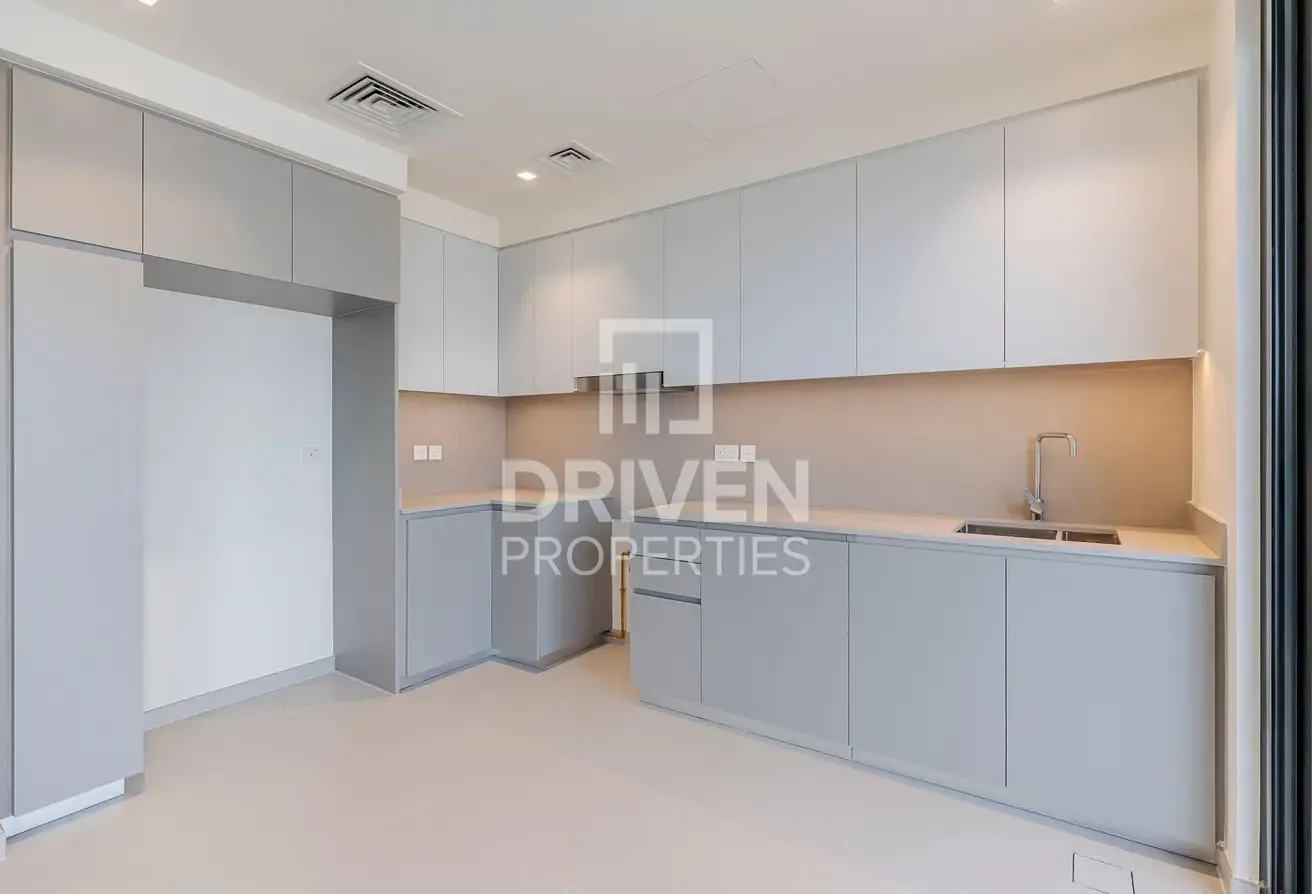 Single Row | Ready to Move in | Spacious  Unit