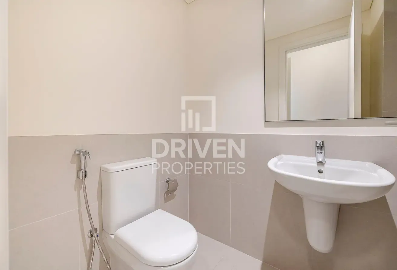 Single Row | Ready to Move in | Spacious  Unit