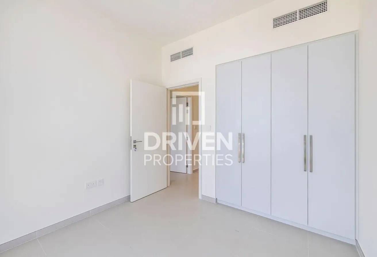 Single Row | Ready to Move in | Spacious  Unit