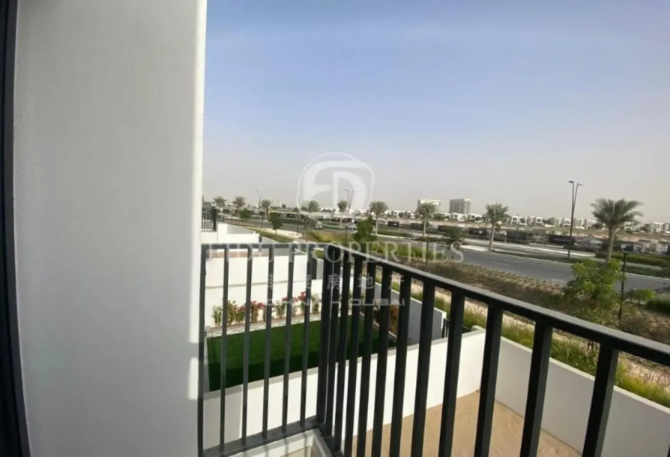 Single Row | Landscape | Near To Amenities