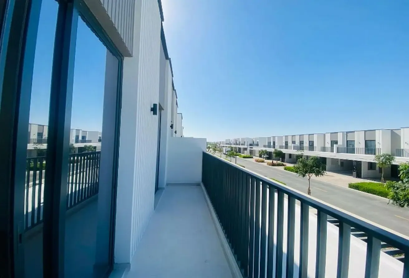 READY TO MOVE | LANDSCAPED | INFRONT OF AMENITIES