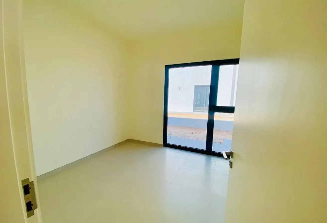 READY TO MOVE | LANDSCAPED | INFRONT OF AMENITIES