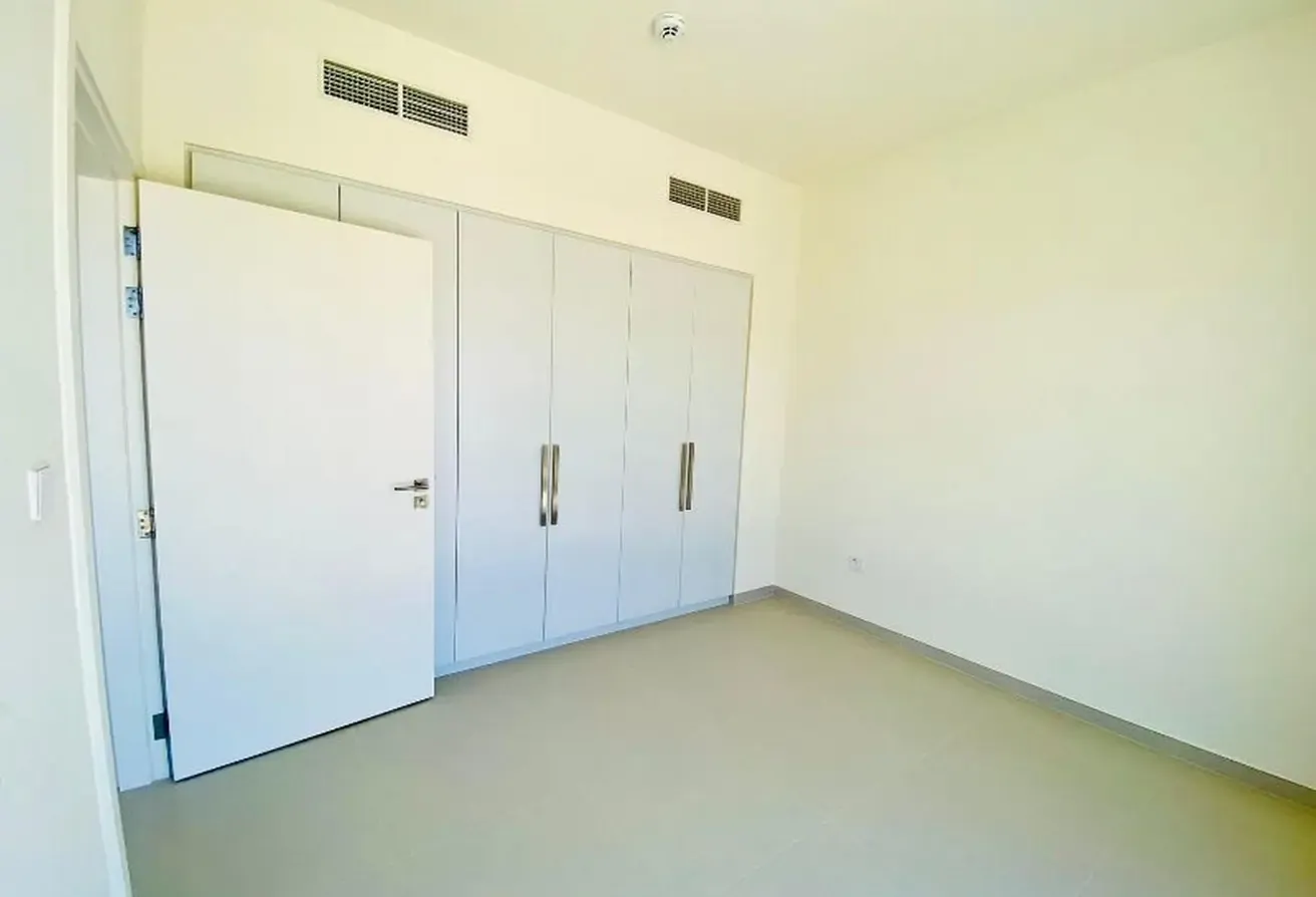 READY TO MOVE | LANDSCAPED | INFRONT OF AMENITIES
