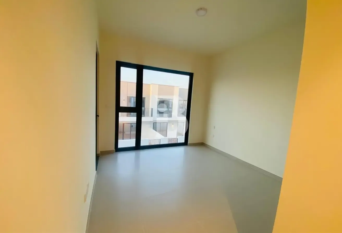 READY TO MOVE | LANDSCAPED | INFRONT OF AMENITIES