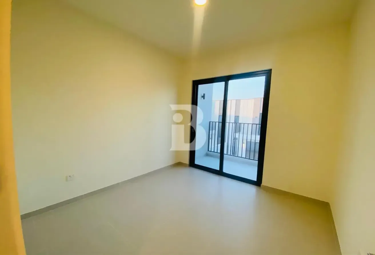 READY TO MOVE | LANDSCAPED | INFRONT OF AMENITIES
