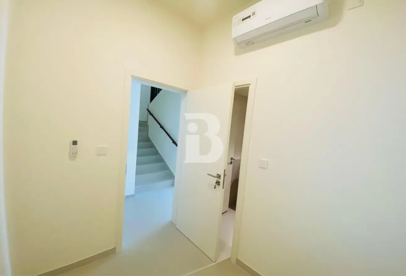 READY TO MOVE | LANDSCAPED | INFRONT OF AMENITIES