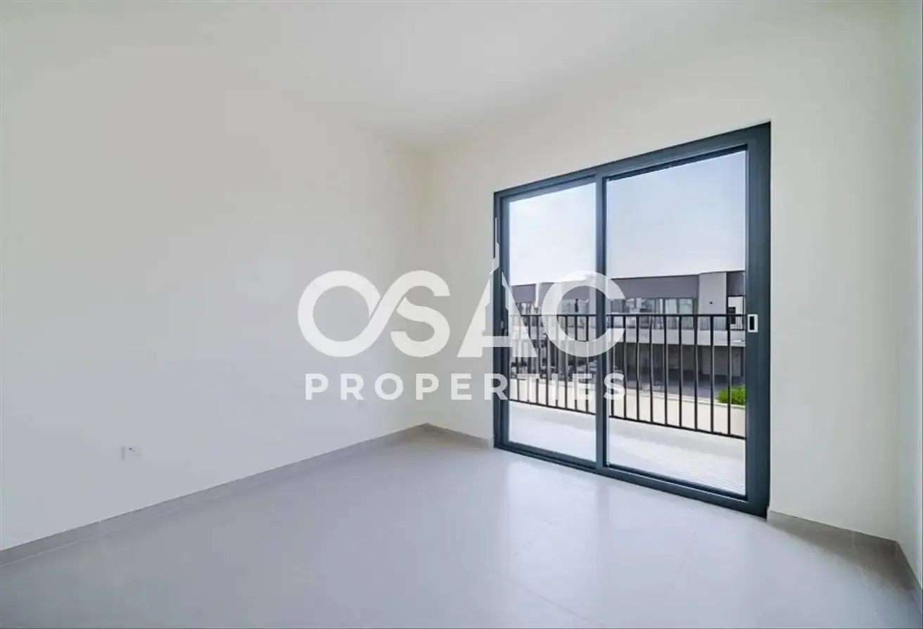 COMMUNITY VIEW | VACANT | UNFURNISHED