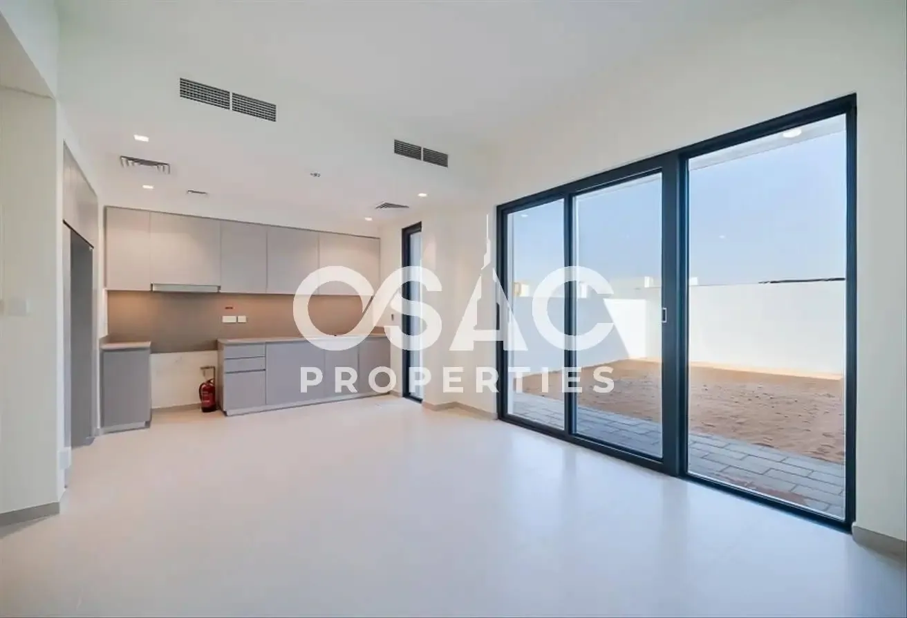 COMMUNITY VIEW | VACANT | UNFURNISHED