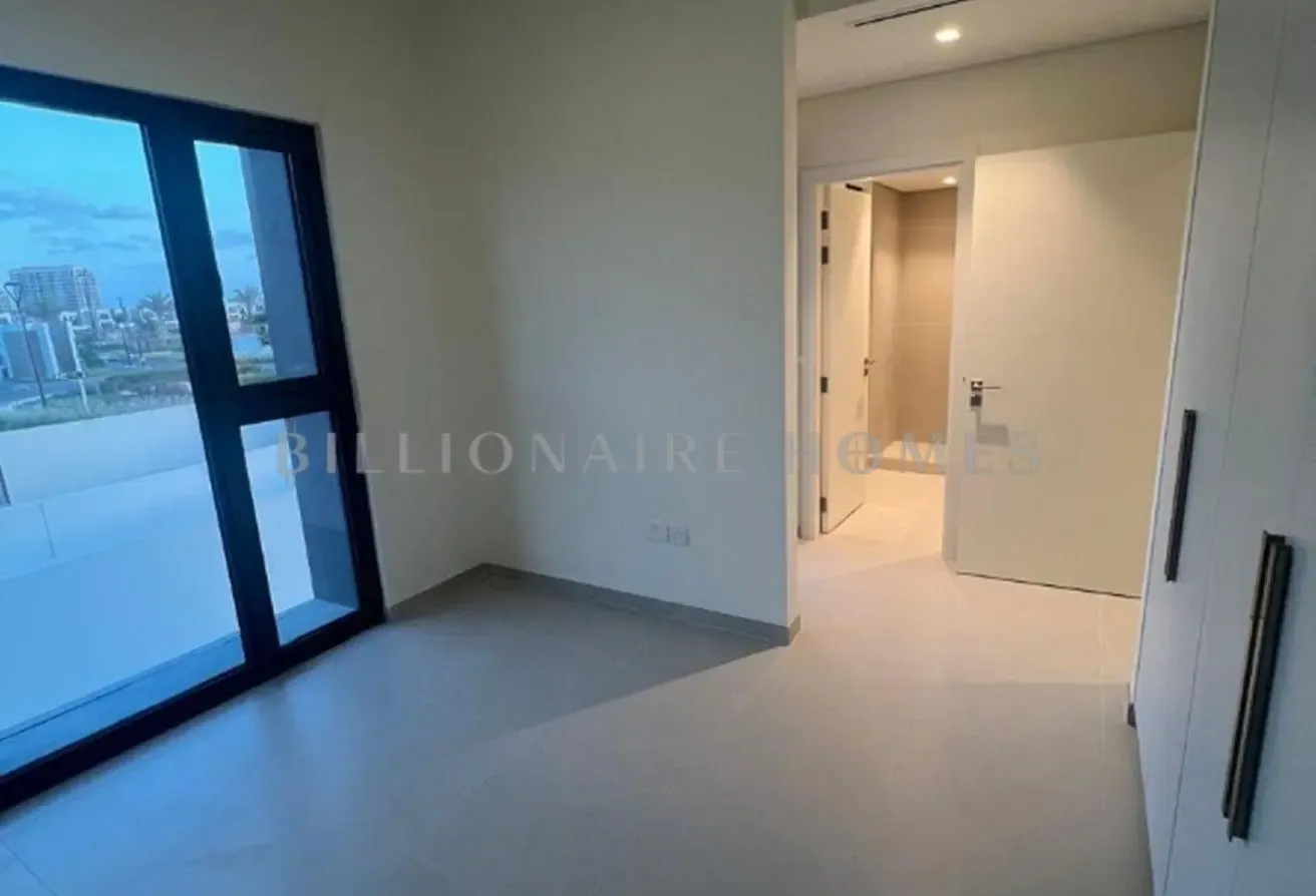 Corner Unit | Large Plot | Close to Amenities