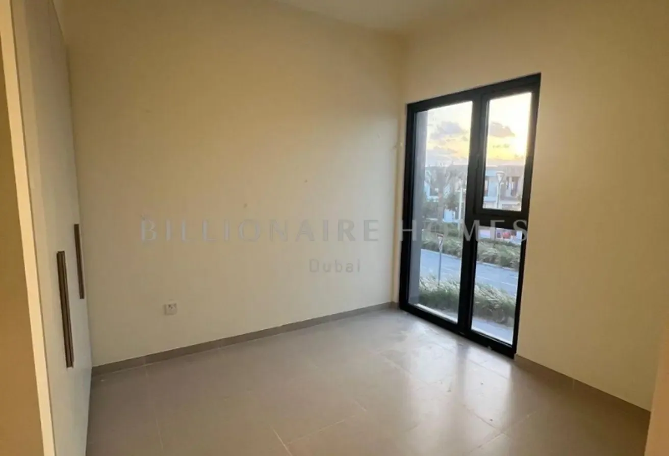 Corner Unit | Large Plot | Close to Amenities