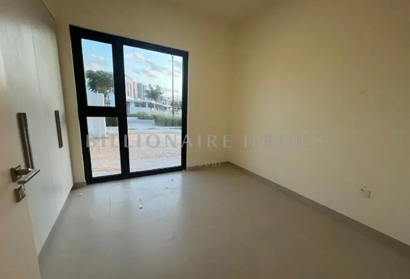 Corner Unit | Large Plot | Close to Amenities
