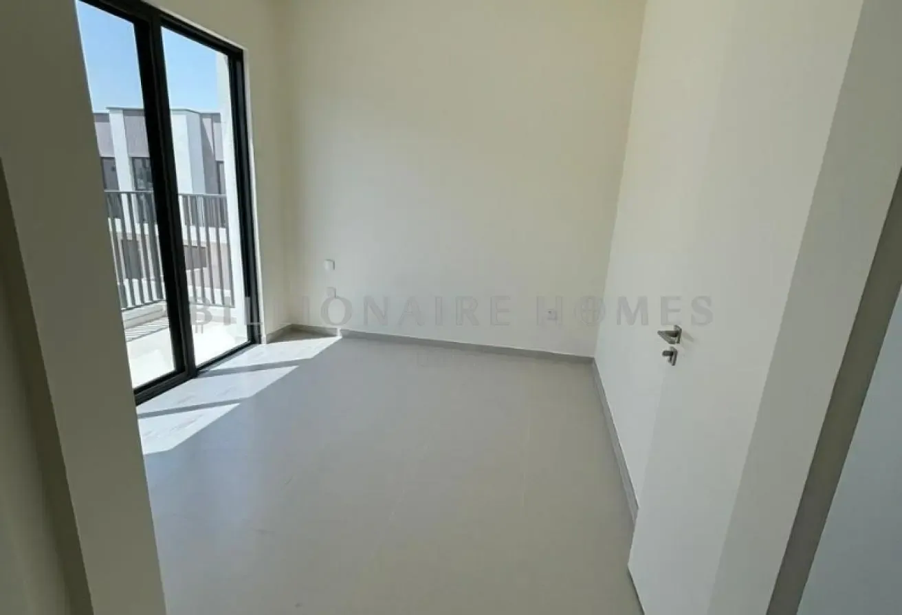 Single Row | Prime Location | Vacant