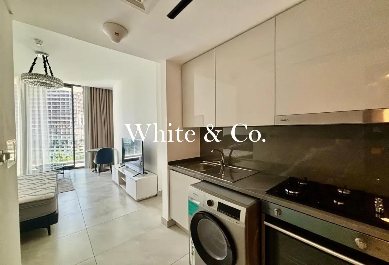 FULLY FURNISHED | BALCONY | NEW BUILDING