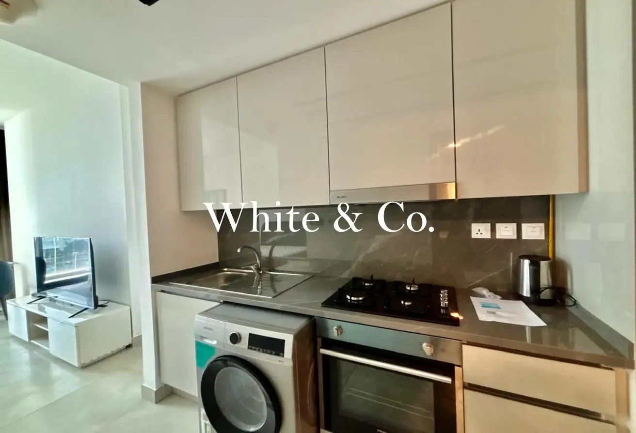 FULLY FURNISHED | BALCONY | NEW BUILDING