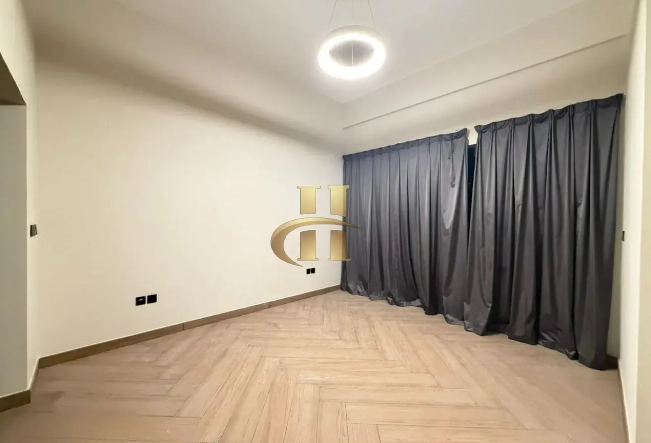 Ready to Move-Luxurious Apartment-Bigger Layout