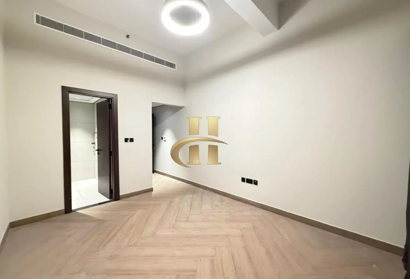Ready to Move-Luxurious Apartment-Bigger Layout