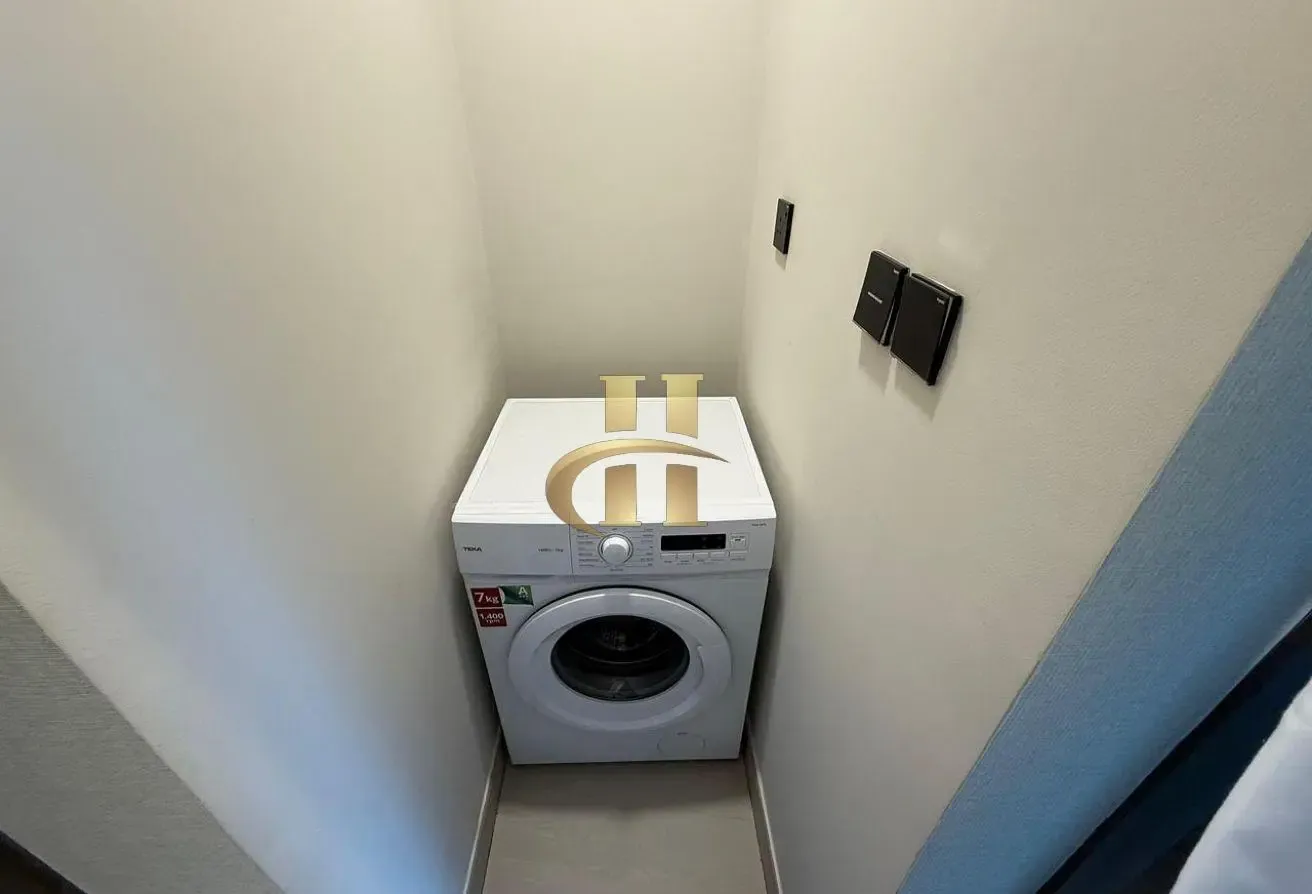 High Quality Ready To Move with Dishwasher Space