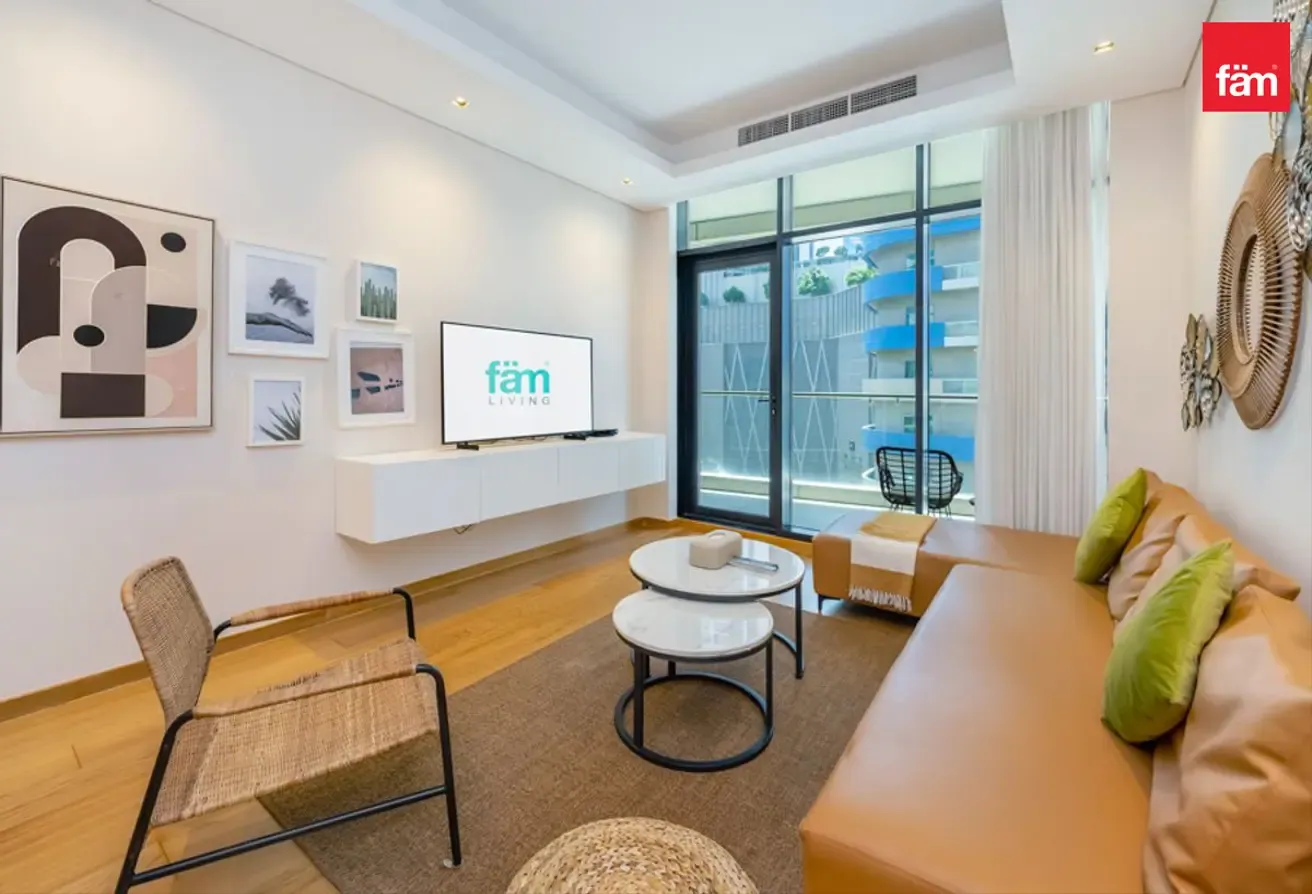 Furnished 1BR in Downtown | With Parking