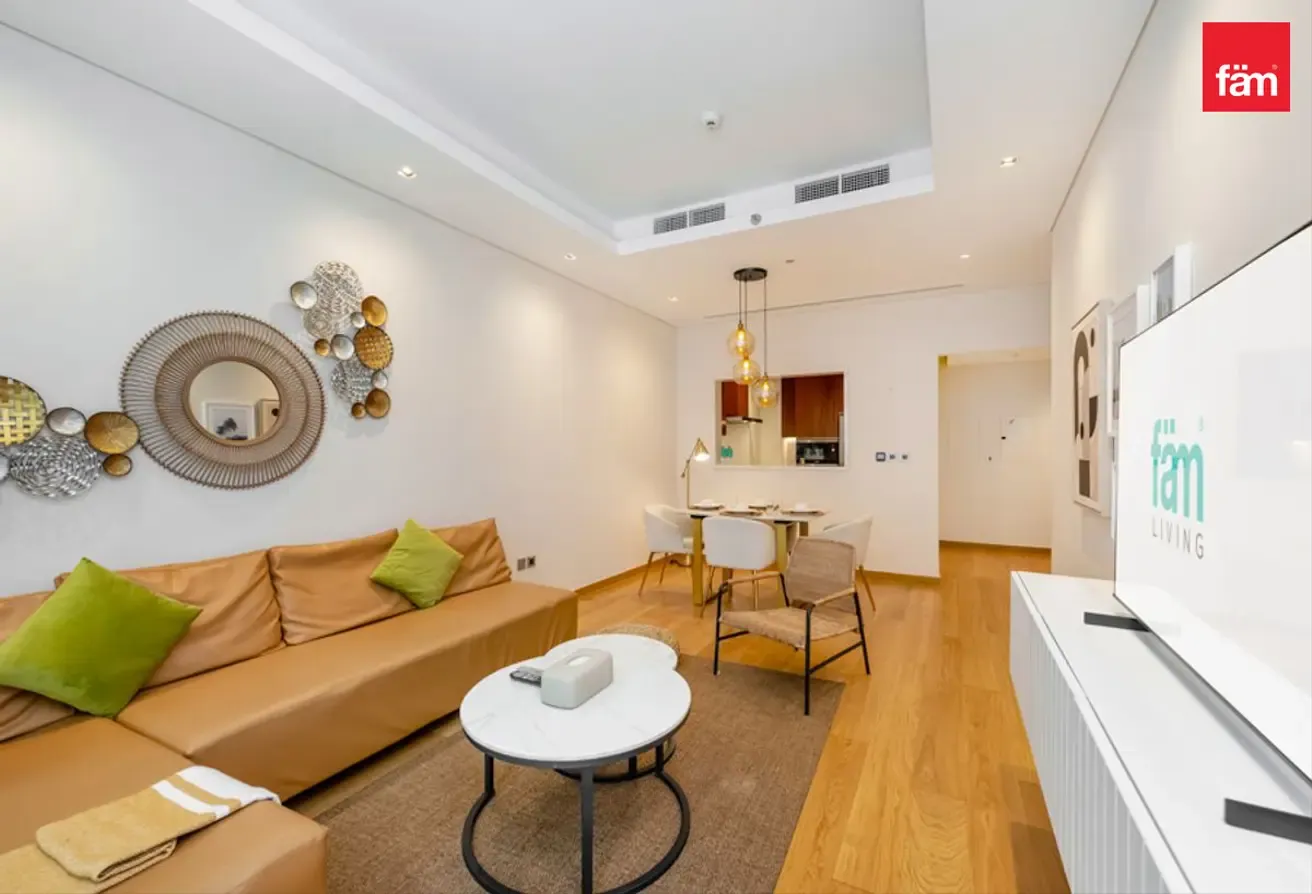 Furnished 1BR in Downtown | With Parking