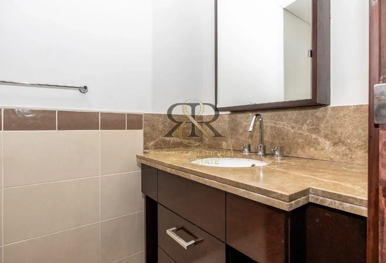 Furnished 1BR | Mid Floor | Available Now