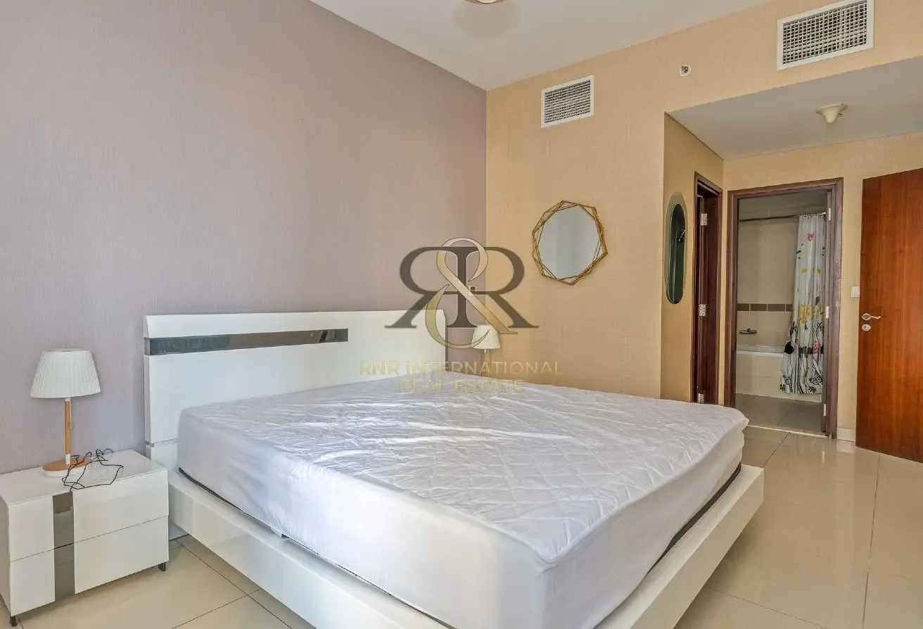 Furnished 1BR | Mid Floor | Available Now