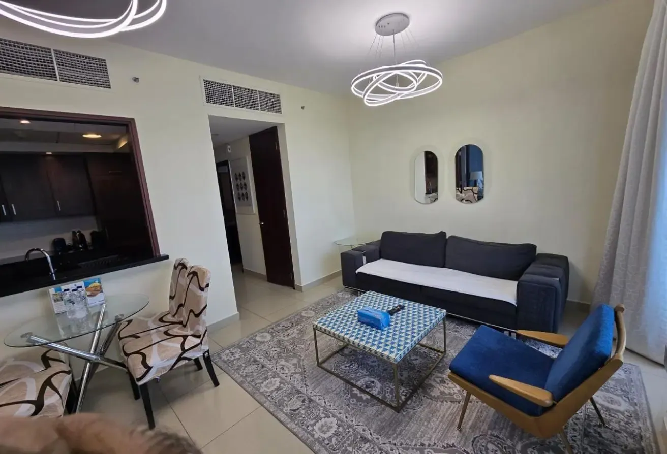 Furnished | High Floor | Fountain View | Vacant
