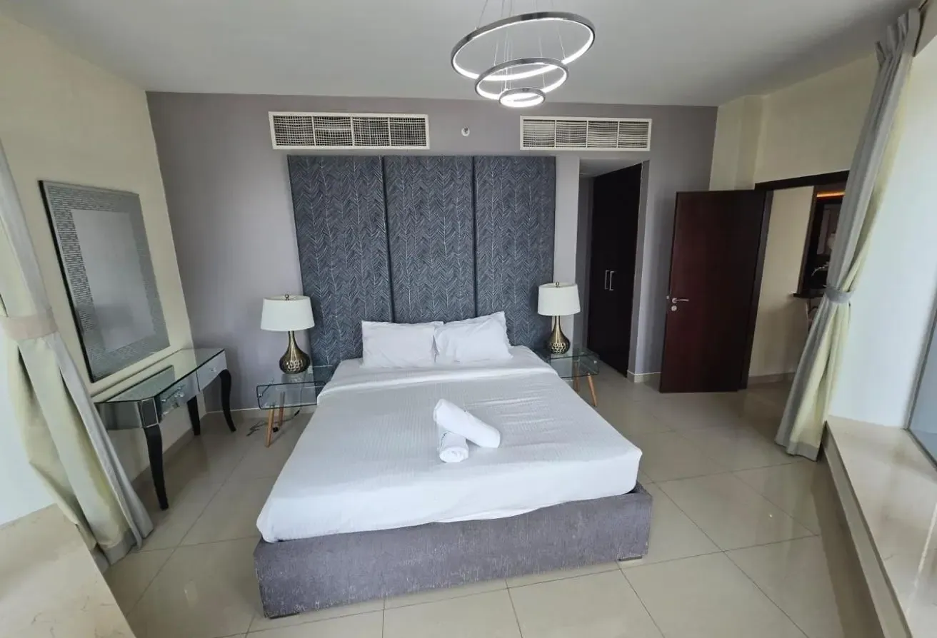 Furnished | High Floor | Fountain View | Vacant