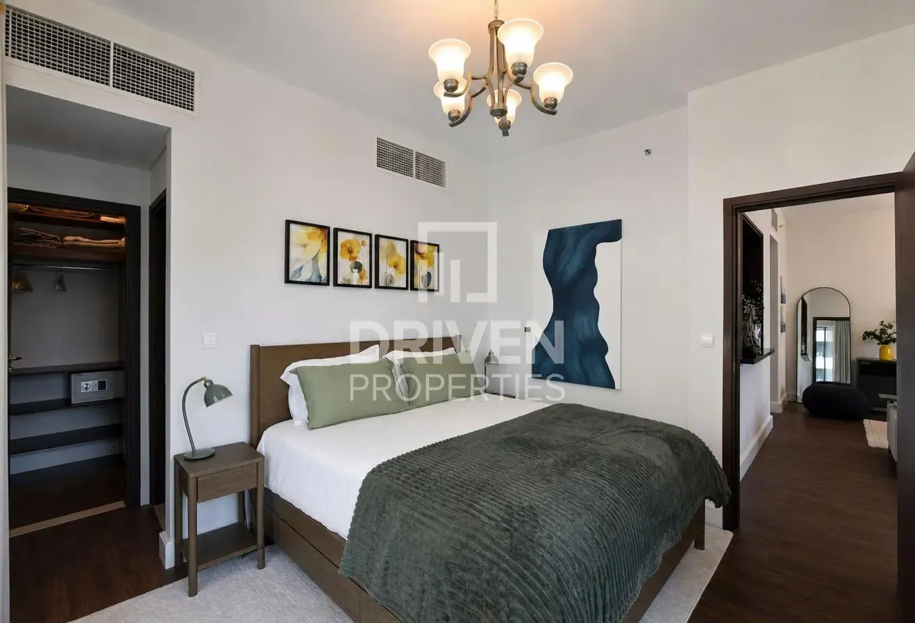 Fully Upgrded | Boulevard View | Elegant Unit