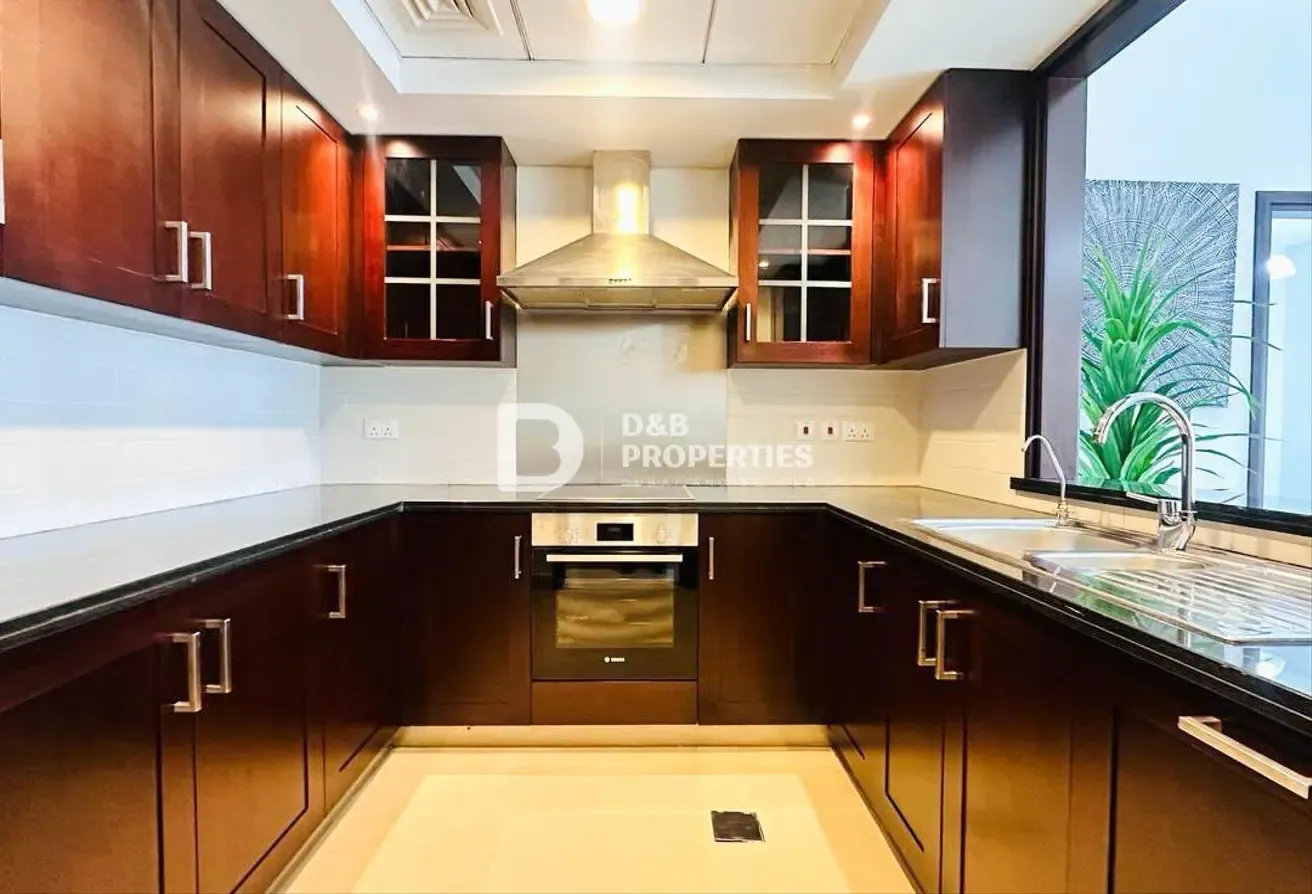 Fully Furnished | Community Views | Downtown