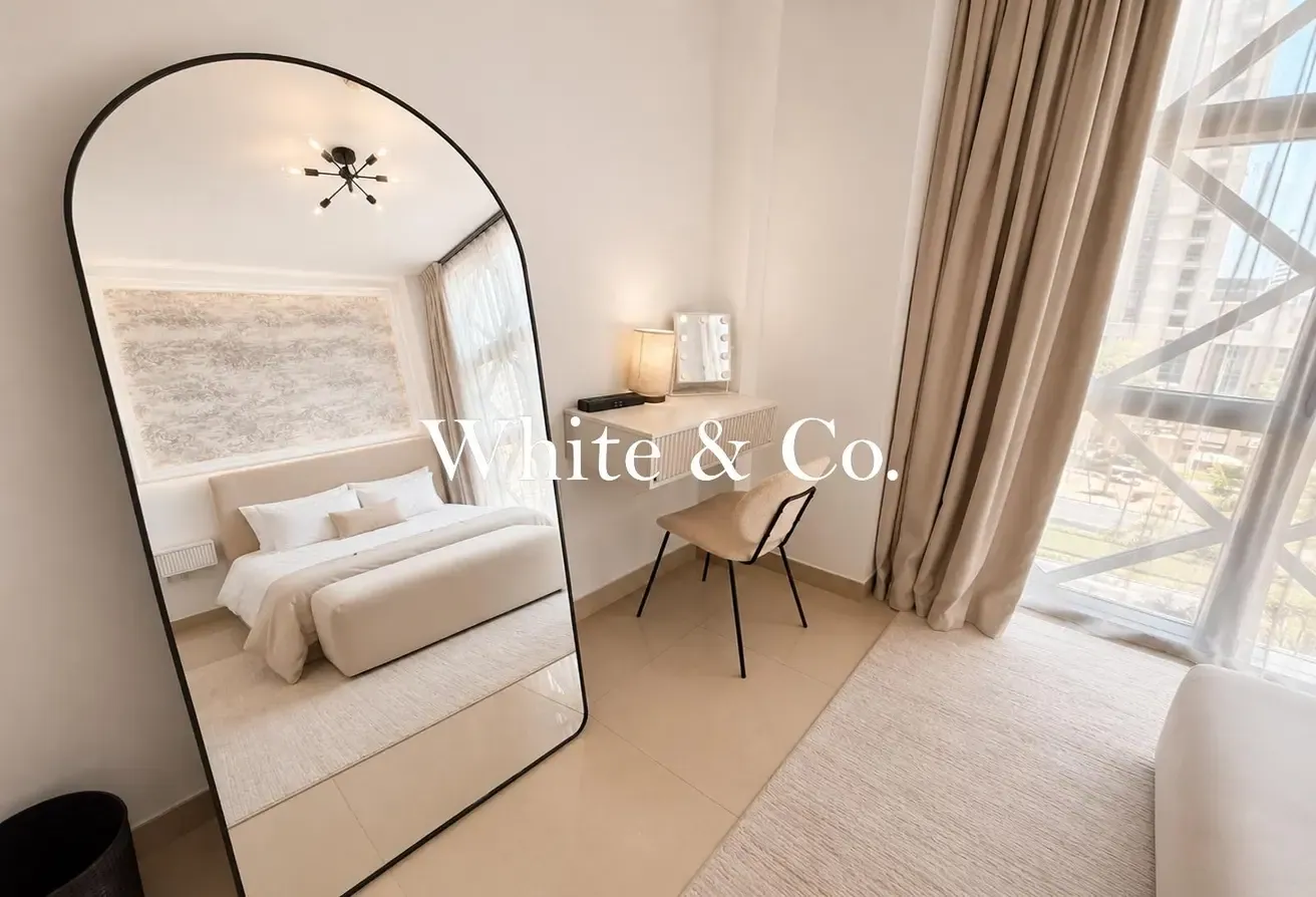 Upgraded | Fully Furnished | Blvd view