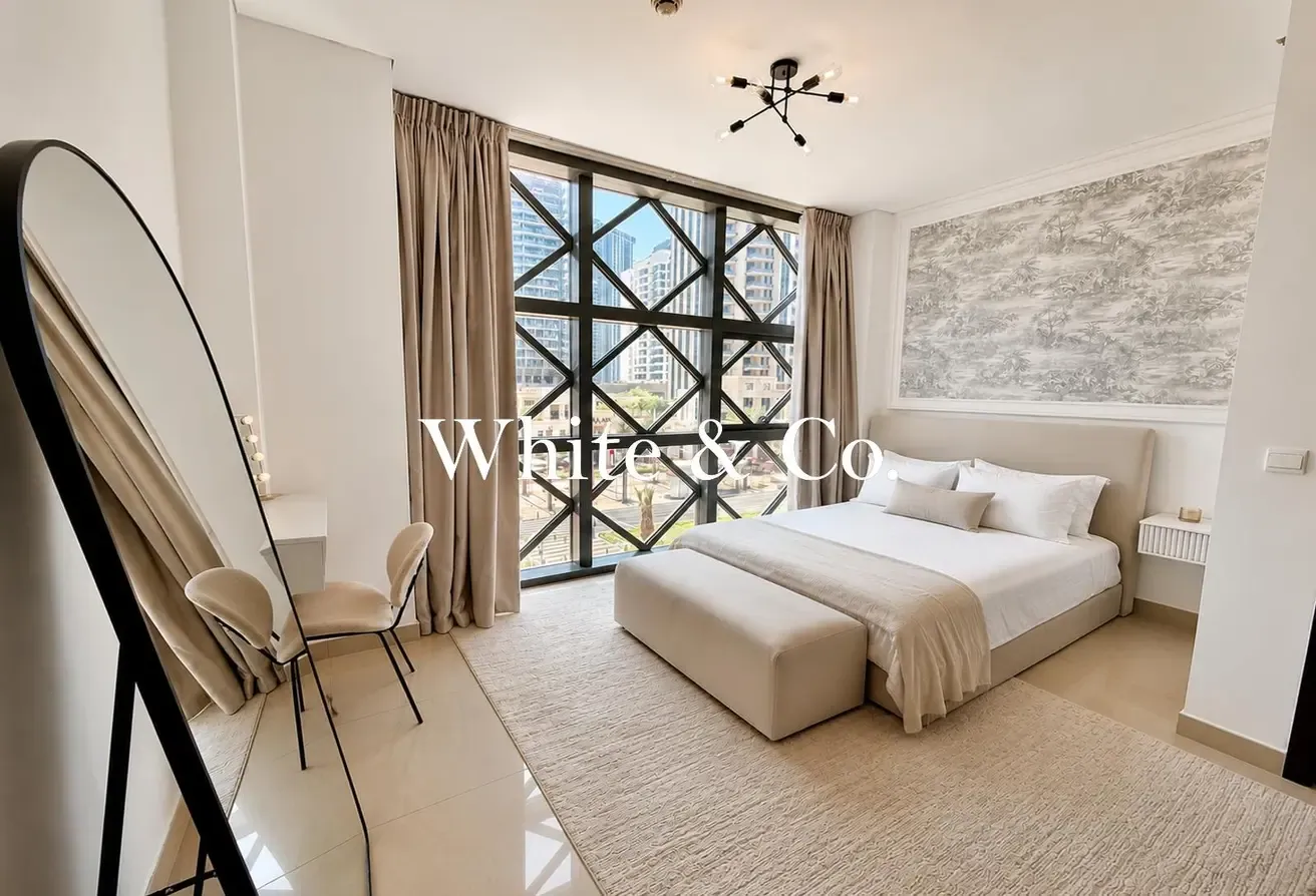 Upgraded | Fully Furnished | Blvd view