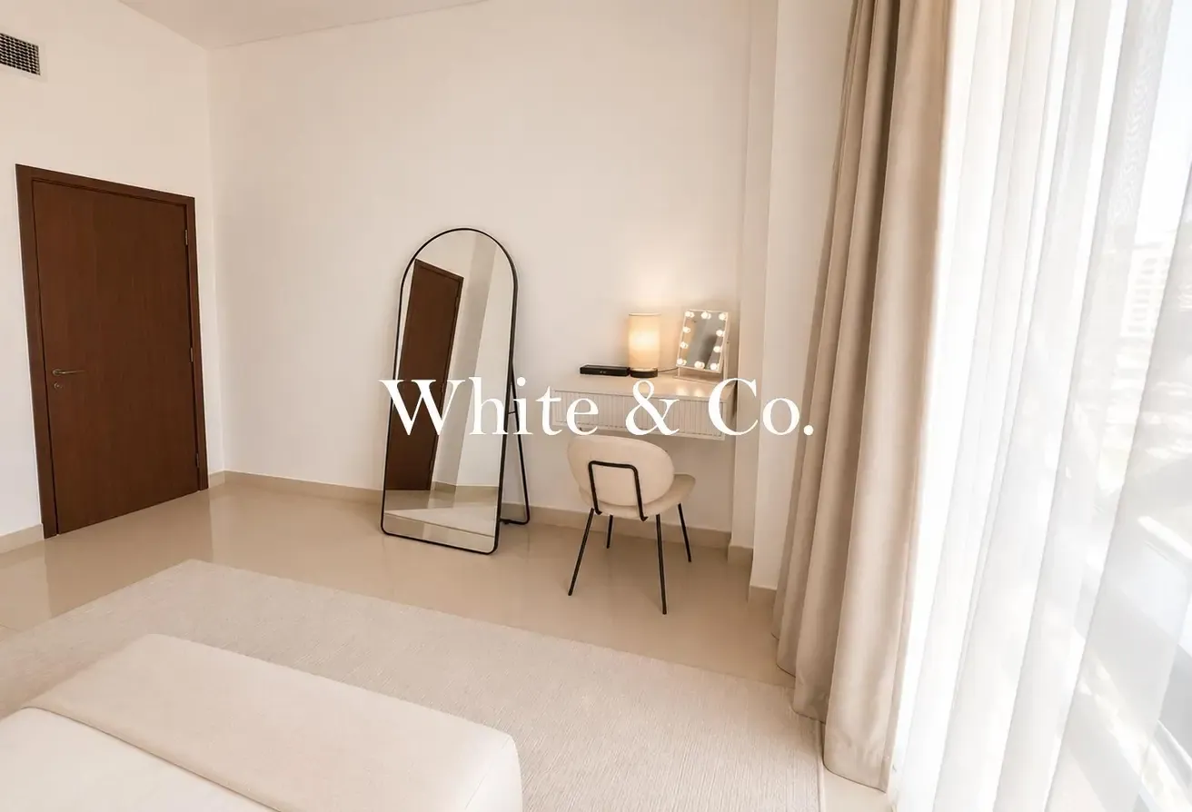 Upgraded | Fully Furnished | Blvd view