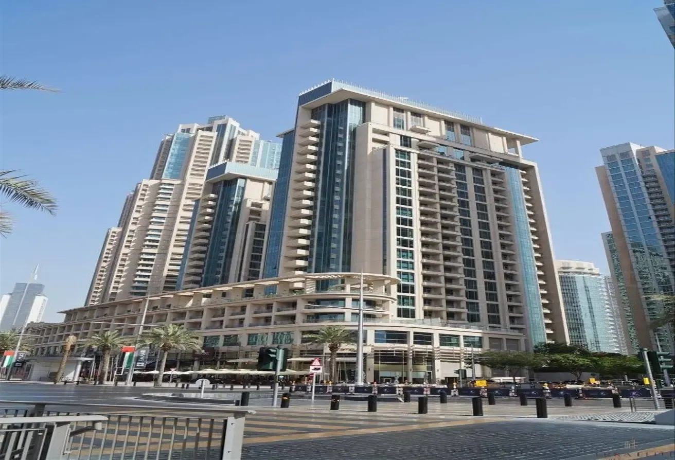 Spacious 1-Bedroom | Prime Downtown Location | Near Burj Khalifa & Dubai Mall
